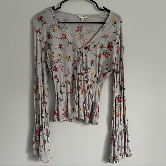 Lucky Brand Tops - Lucky Brand Grey Floral Print Boho V Neck Bell Sleeve Faux Wrap Blouse
